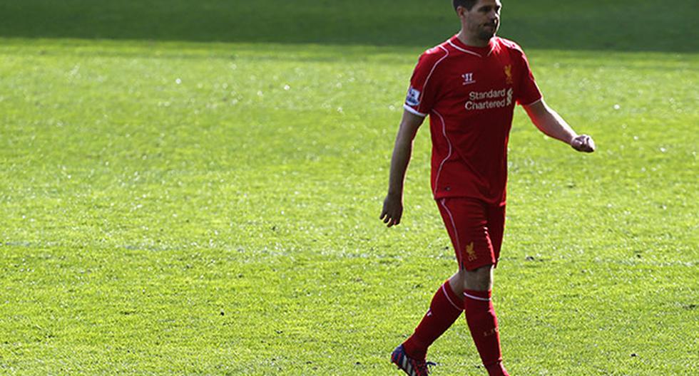 Steven Gerrard muy triste por el resultado y su acción. (Foto: Getty Images)
