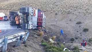 Moquegua: camión cisterna boliviano se despista y contamina agua potable con petróleo