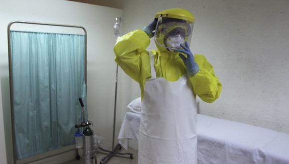 EE.UU. refuerza sus protocolos contra el ébola