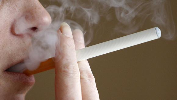 Las personas que fuman tienen más riesgos de padecer síntomas graves de Covid-19 | Foto: Reuters