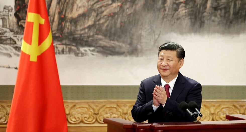 En esta foto del 2017, el presidente chino Xi Jinping en el Gran Salón del Pueblo durante el nombramiento de los integrantes del Politburó del Partido Comunista. Xi ya se alista para un tercer mandato. REUTERS/Jason Lee/File Photo