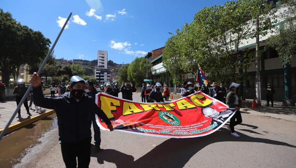 Agremiados de la Federación Agraria Revolucionaria Túpac Amaru de Cusco salieron a protestar. (Foto: Melissa Valdivia)