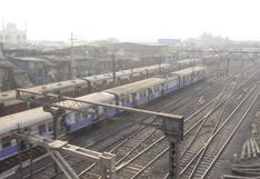 Al menos 23 muertos por incendio de un tren en la India