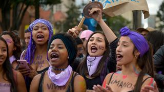 25N: Activistas levantan su voz y marchan en el mundo contra la violencia de género | FOTOS