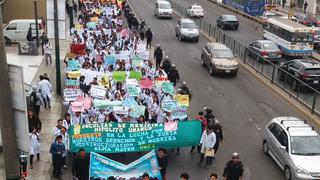 Surco: alumnos de universidad Villarreal marcharon a la Sunedu