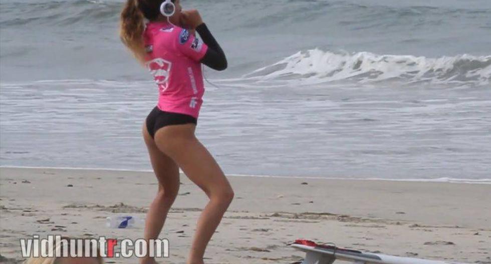 Video causó sensación entre los internautas seguidores de la surfista. (Captura: youtube.com/vidhuntrvideos)