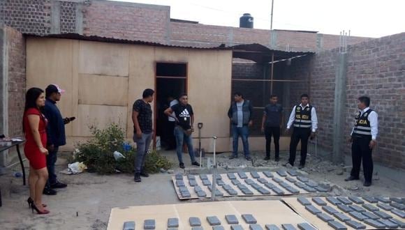 Agentes Antidrogas y de Investigación Criminal de Chimbote hallaron esta tarde 209 paquetes de cocaína en un inmueble de Nuevo Chimbote, Áncash (Foto: Ministerio Público).