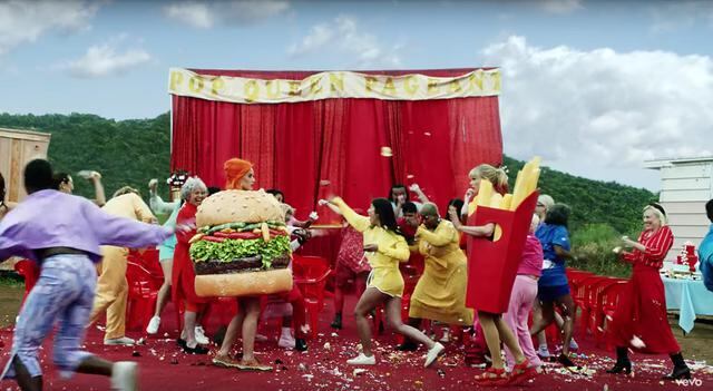 Taylor Swift y Katy Perry salen juntas en el videoclip de la canción "You Need To Calm Down". (Foto: YouTube)