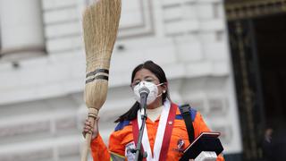 Isabel Cortez juró como congresista con uniforme de trabajadora de limpieza | VIDEO