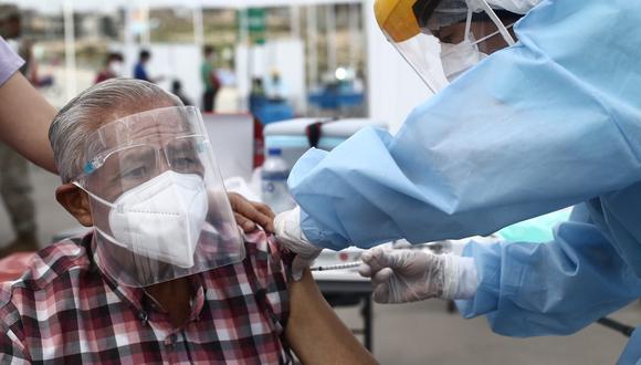 El Ministerio de Salud planea vacunar a 77.848 adultos mayores en Lima y Callao este fin de semana. (Foto: Jesús Saucedo / @photo.gec)