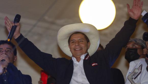 Leftist school teacher Pedro Castillo raises his arms from the balcony of the Peru Libre party headquarters in Lima, following the official proclamation of him as Peru�s president-elect on July 19, 2021. - Leftist school teacher Pedro Castillo was proclaimed Peru's president-elect Monday, six weeks after a polarizing vote of which the results were delayed by claims of electoral fraud from his right-wing rival, Keiko Fujimori. (Photo by Gian MASKO / AFP)