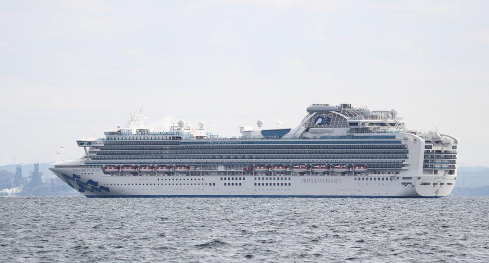 El crucero Diamond Princess con más de 3.000 personas se encuentra anclado en cuarentena frente al puerto de Yokohama. (AFP)