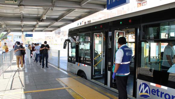 El aforo en los buses del Metropolitano se ha reducido para evitar contagios de COVID-19. (GEC)