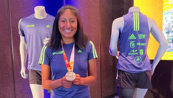Sofía Mamani, oro en 5 mil metros en los Panamericanos Junior de Cali 2021, será una de las atletas de élite que competirán en la Lima 42K del próximo setiembre. FOTO: Difusión.