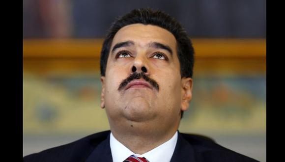 Maduro ordena revisar sueldos por caída del barril del crudo