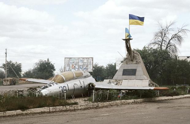 A Ukrainian flag flies over the site of a damaged monument in Vovsansk, Kharkiv region, on May 12, 2024.  (EFE/EPA/GEORGE IVANCHENKO).