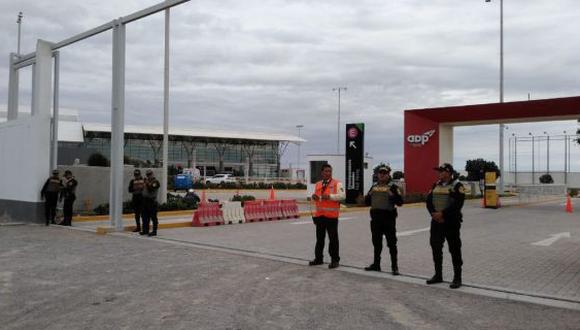 El avión tuvo que realizar un aterrizaje de urgencia en el Aeropuerto Capitán FAP Renán Elías Olivera de Pisco conforme a los protocolos establecidos y aprobados por la DGAC del MTC. (Foto: GEC)