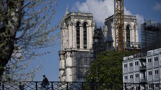 Violan a una turista en un baño público cerca de Notre Dame en París: el novio de la víctima atrapó al agresor y está detenido