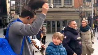 Cristiano Ronaldo se disfraza y da sorpresa a un niño en Madrid