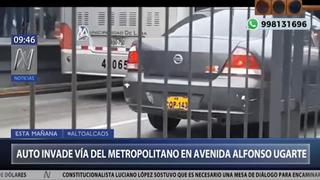 Metropolitano: auto invade vía exclusiva en la avenida Alfonso Ugarte | VIDEO