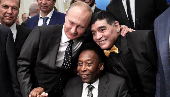 La postal de Vladimir Putin, Pelé y Diego Maraona marcó el histórico sorteo del Mundial Rusia 2018. (Foto: Reuters)
