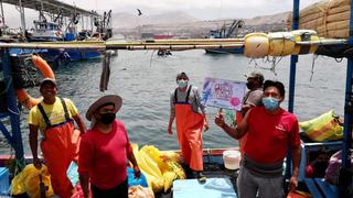 Moquegua: Minsa inmunizó contra el COVID-19 a trabajadores y compradores del desembarcadero de Ilo