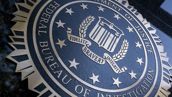 Un sello que dice "Oficina Federal de Investigaciones del Departamento de Justicia" se muestra en el edificio del FBI J. Edgar Hoover en Washington. (Foto de Stefani Reynolds / AFP)
