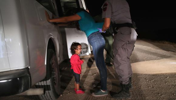 Estados Unidos anuncia norma para detener indefinidamente a familias y niños indocumentados. (AFP).