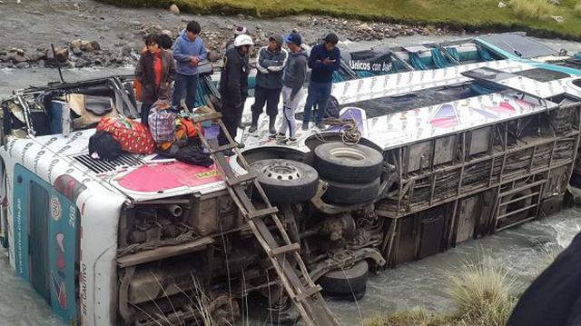 Cusco: 15 personas fallecen tras caída de bus a un río [FOTOS] - 1