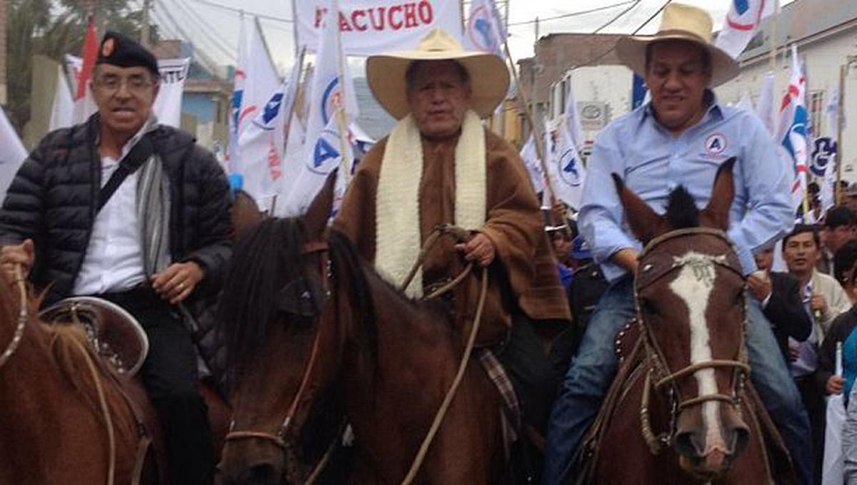 César Acuña: "Ningún candidato debe sentirse presidente"