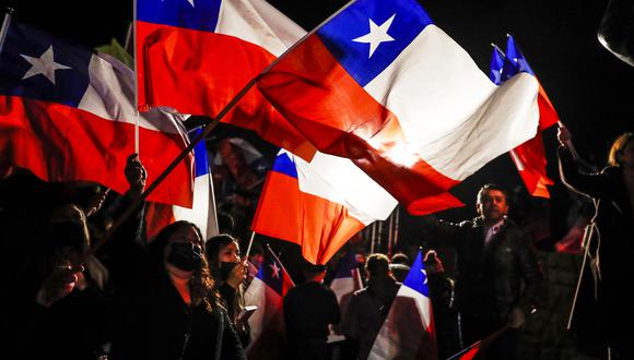 Los opositores a la nueva constitución de Chile asisten al mitin de clausura de la campaña en Santiago, el 1 de septiembre de 2022, antes del próximo referéndum del 4 de septiembre.