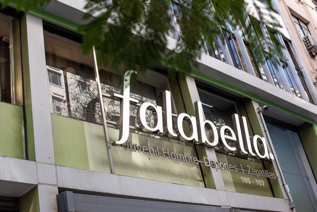 Falabella se concentrará en la operación directa de sus tiendas departamentales, home centers, supermercados y tienda online. (Cristobal Olivares/Bloomberg)