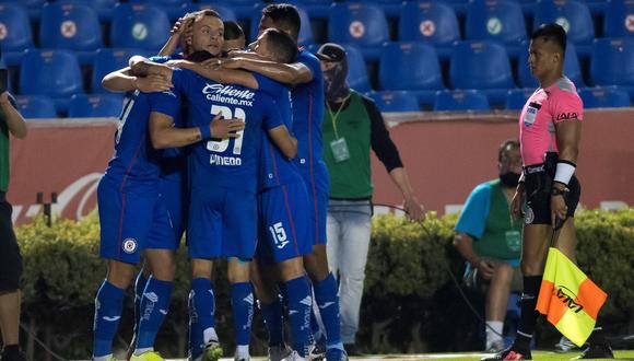 Cruz Azul vapuleó 4-0 a Pumas por la ida de las semifinales de la Liga MX