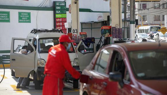 Petroperú y Repsol bajaron los precios de algunos combustibles. (Foto: GEC)