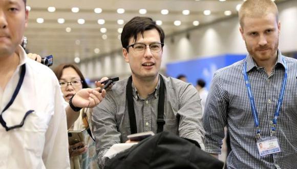 Alek Sigley fue liberado el jueves luego de pasar varios días detenido en Corea del Norte. Foto: Reuters, via BBC Mundo