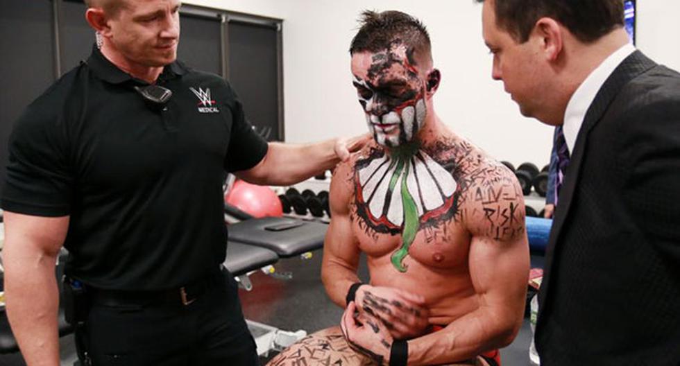 Finn Bálor sufrió una dislocación en el hombro derecho | Foto: WWE