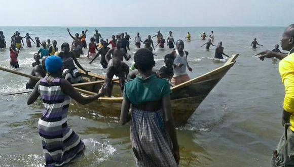 Uganda: Barco se hunde con equipo de fútbol y deja 9 muertos