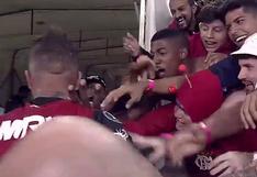 YouTube: Paolo Guerrero tuvo emotivo encuentro con hinchas de Flamengo