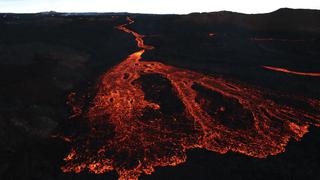 Hawái: ríos de lava de volcán se aproximan a crucial carretera de la isla