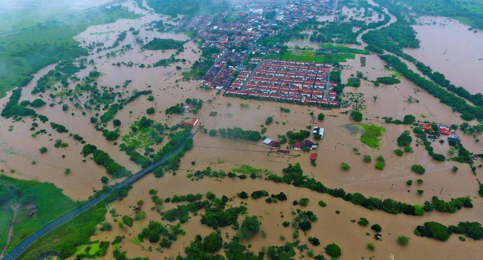 Vista aérea de las inundaciones en el estado de Bahía, Brasil. (CLEWTON DIAS / G4TV DRONES / AFP).