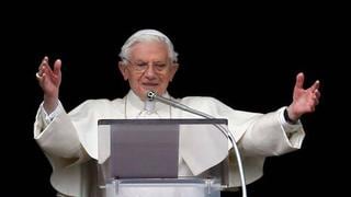 Benedicto XVI rezó su último Ángelus y dijo que seguirá sirviendo a la iglesia