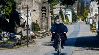 Coronavirus en Italia: “Tuve que abrir la iglesia del cementerio para alojar la gran cantidad de cadáveres”