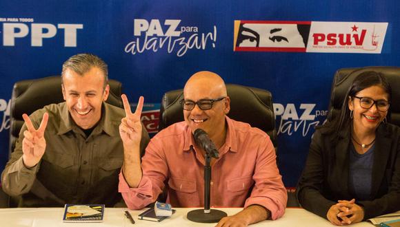 Dirigentes del chavismo celebran su triunfo en las elecciones regionales del domingo en Venezuela. (EFE).