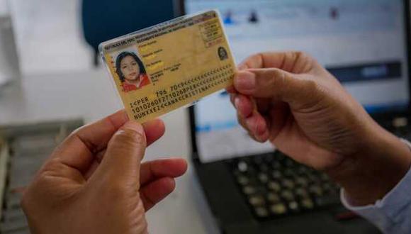 A pesar de ser mayores de edad, titulares no cambiaron el DNI amarillo por el azul o electrónico. (Foto: Reniec)