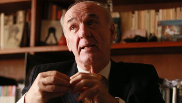 García Belaunde: Sería apropiado si Chile investiga espionaje