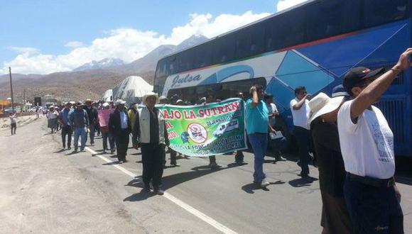 Arequipa: transportistas protestan en la Panamericana Sur