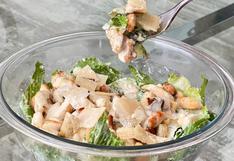 Ensalada César: pasos y secretos para preparar la ensalada que te salvará de apuros