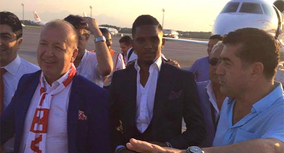 Samuel Eto\'o llegó a Turquía en compañía del presidente del Antalyaspor. (Foto: Antalyaspor)