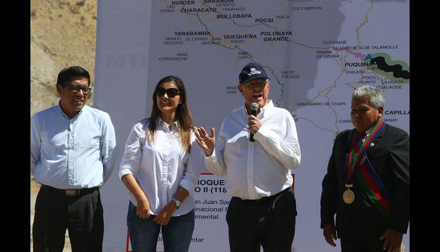 El presidente Kuczynski llegó a Moquegua y Arequipa para inspeccionar las obras de dos carreteras. Aprovechó para para comentar la situación de la huelga de maestros en diversas regiones del país. (Foto: Presidencial)