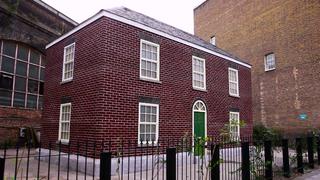 ¿Una casa que se derrite? Mira esta peculiar obra en Londres